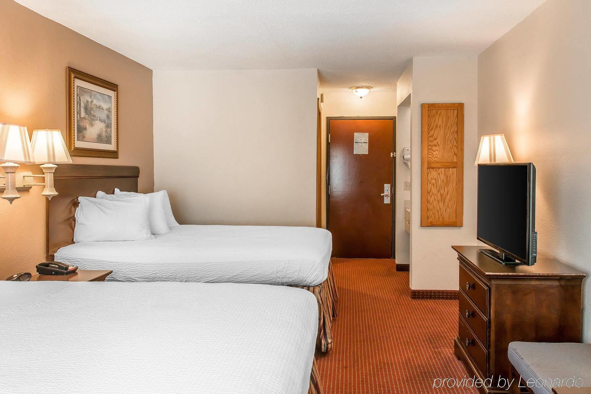 Hotel 6 Elkhart, In