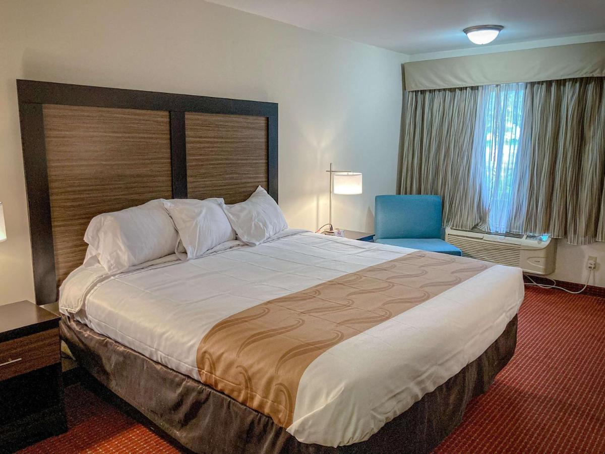 Hotel 6 Elkhart, In