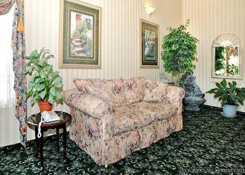 6 Elkhart, In Hotel