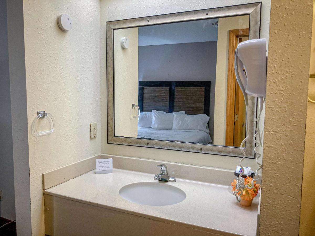6 Elkhart, In Hotel Elkhart